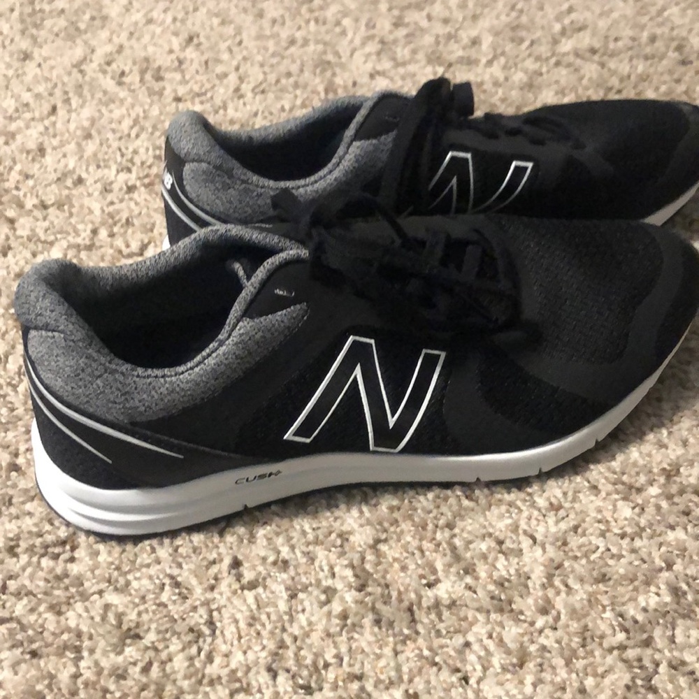 Women’s New Balance 9.5